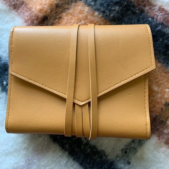 Glass Ladder & Co. Katherine Tech Organizer Roll in Honey - Picture 2 of 10